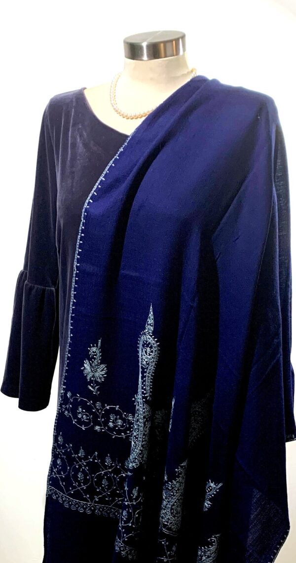NAVY BLUE SCARF WITH SOZNI BORDER - Image 5